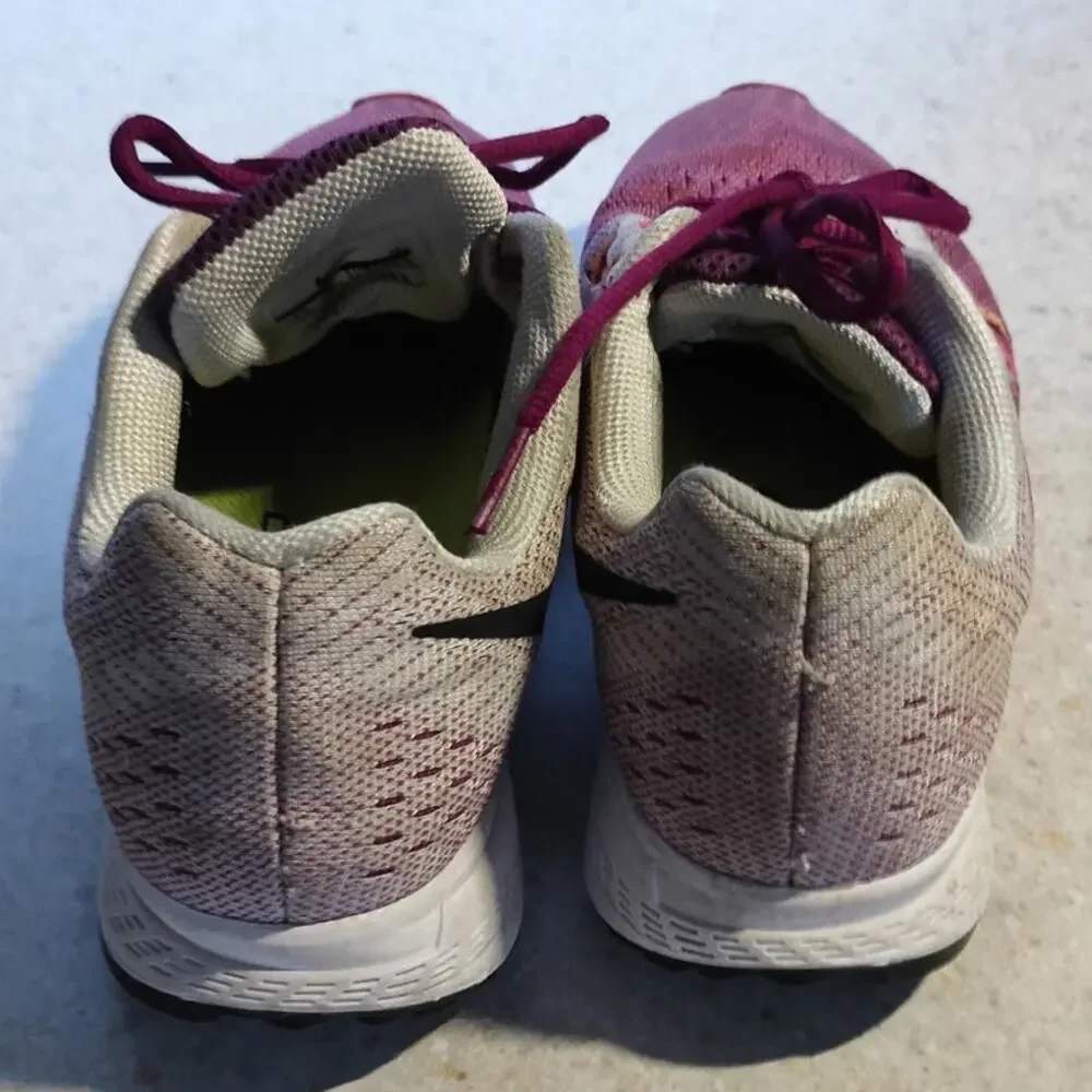 Nike Air Zoom Elite 8 Womens 7.5 Hyper Grape Purple  Running Shoes 748589-502